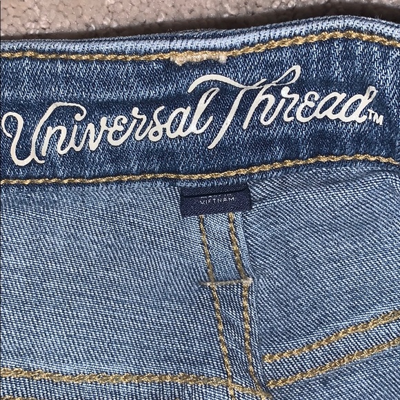 Universal Thread Low Ruse Light Wash Ripped Jeans - Picture 4 of 4